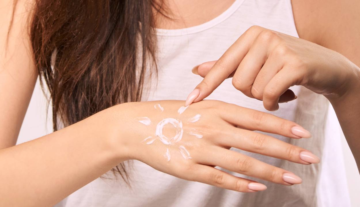 Oxybenzone and Octinoxate Harmful Effects in Sunscreen